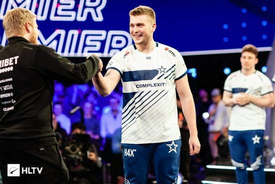 ROG电竞显示器性能评测：4K旗舰与双模战神的完美结合